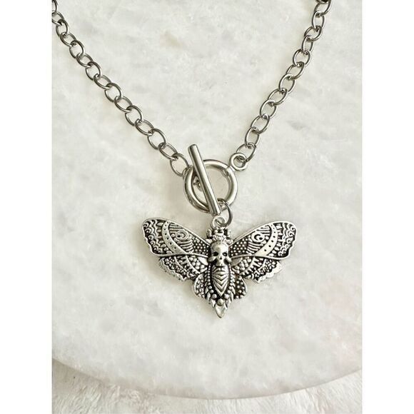 Silence of the lambs death head moth pendant Halloween toggle necklace - Picture 2 of 2